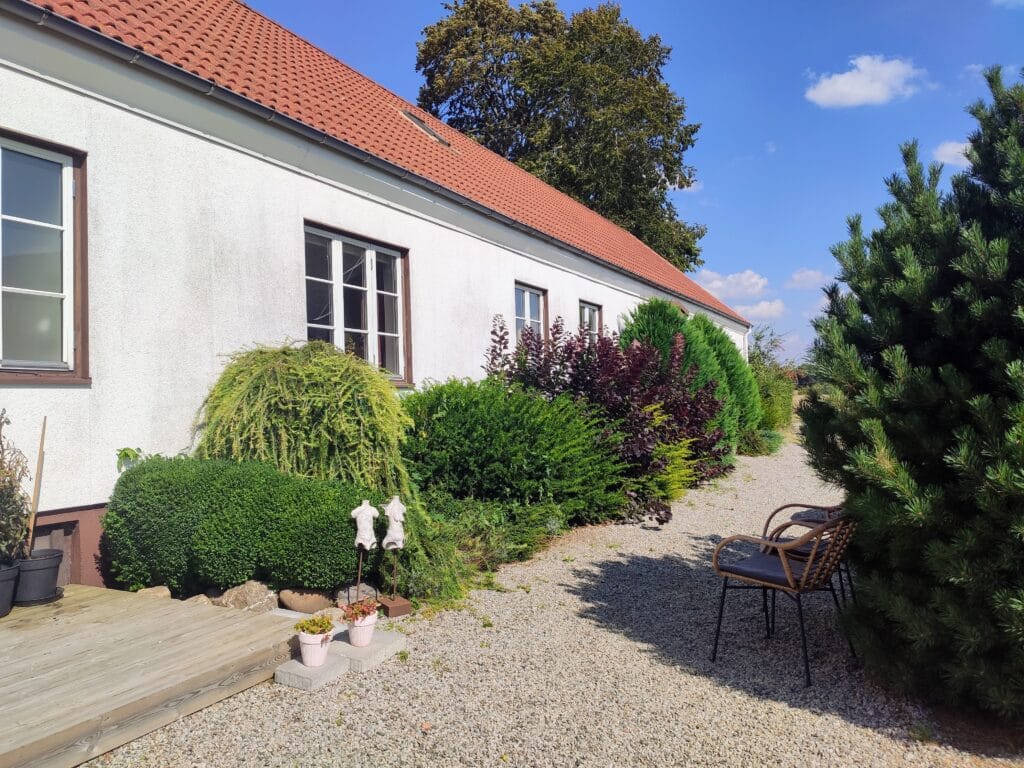 Garden front